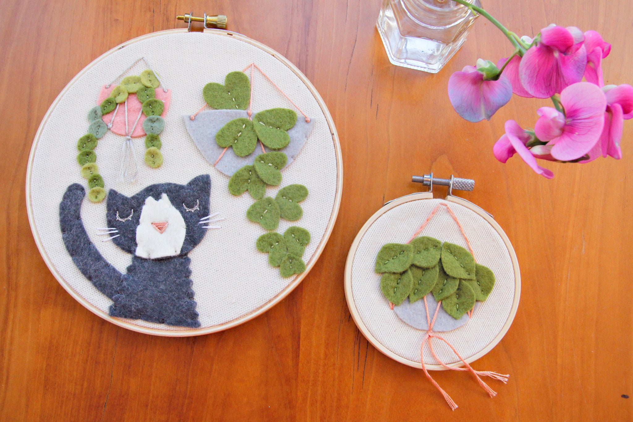 wool felt cat wall hanging in a 3 inch embroidery hoop