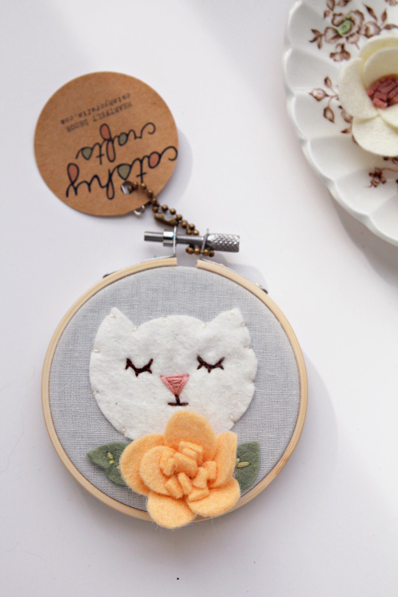 White Cat with Orange Flower Mini Embroidery Hoop Art – Catshy Crafts